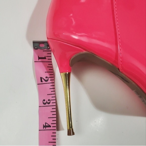 Barbie Girl Pointed Toe Gold Heel Booties Size 6 - Picture 11 of 15